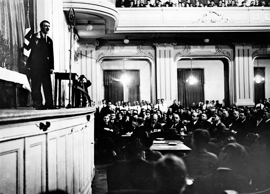 30 gennaio 1933: Hitler conquista il potere